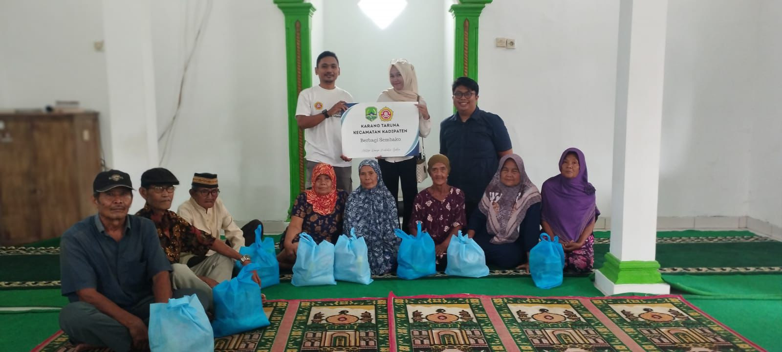 Karang Taruna Kecamatan Kadipaten Berbagi Sembako untuk Lansia, Gandeng Filantra dan LaunchGood IMG-20260118-WA0002.jpg
